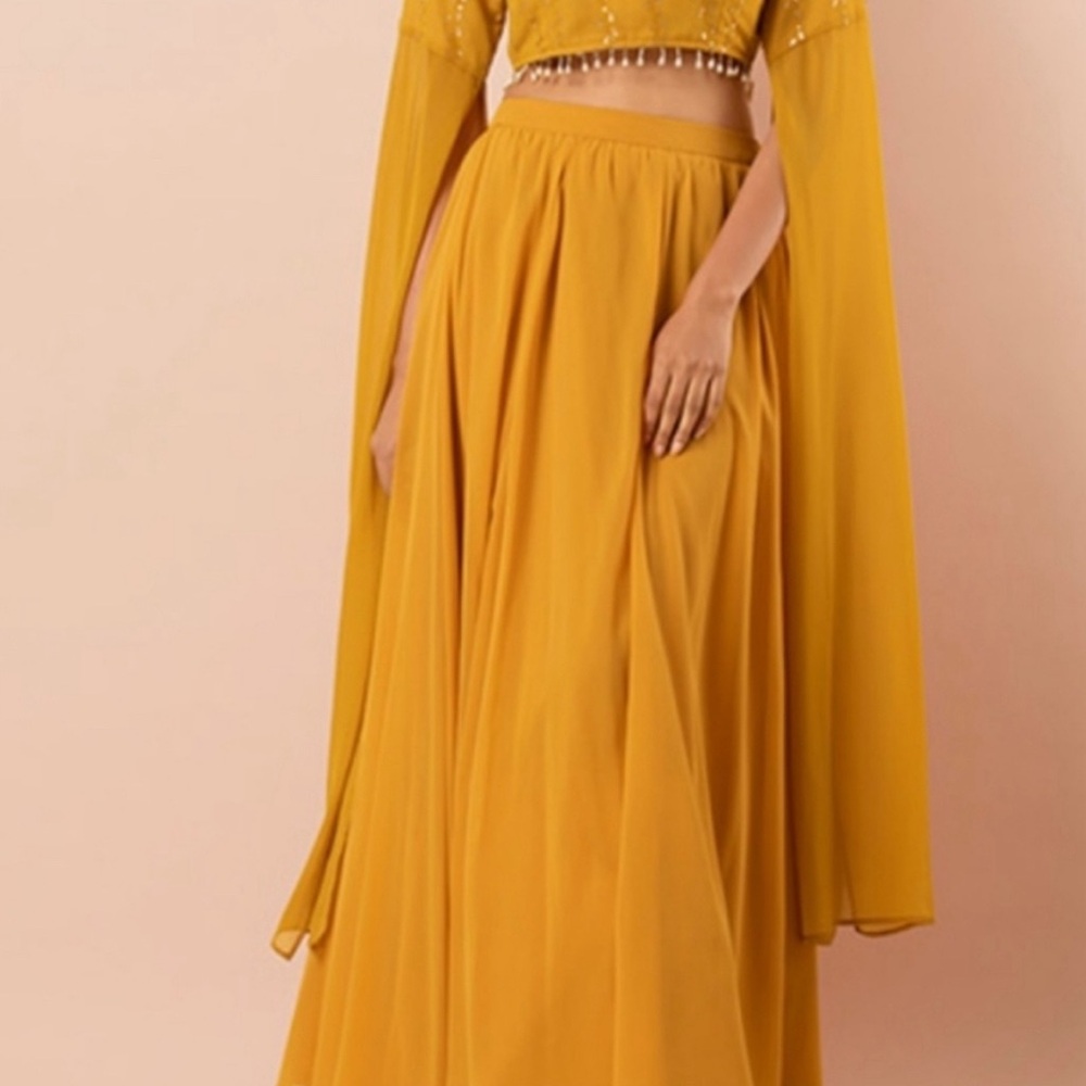 Beautiful flowy Lehenga yellow Indian maxi skirt for Halfi ceremony